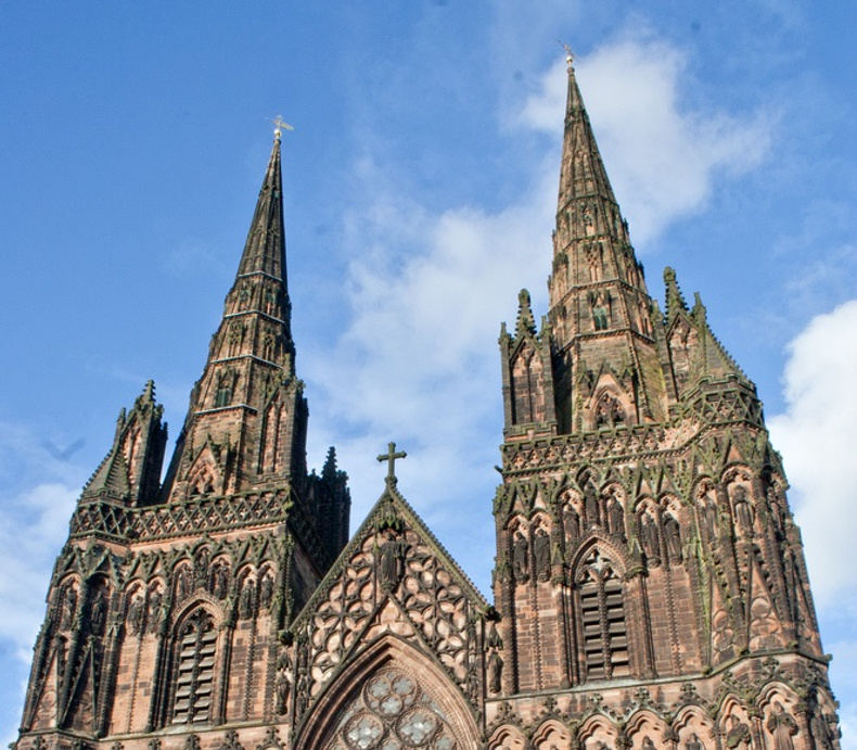 Lichfield_Cathedral_Daffodils.jpg