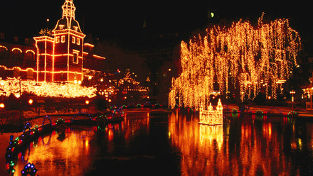 Tivoli Lucia candlelight procession in Copenhagen.jpg