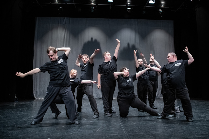 Freefall Dance Company credit Drew Tommons.jpg