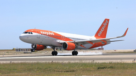 easyjet.jpg 3